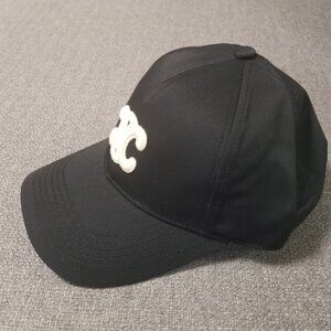 Celine hat